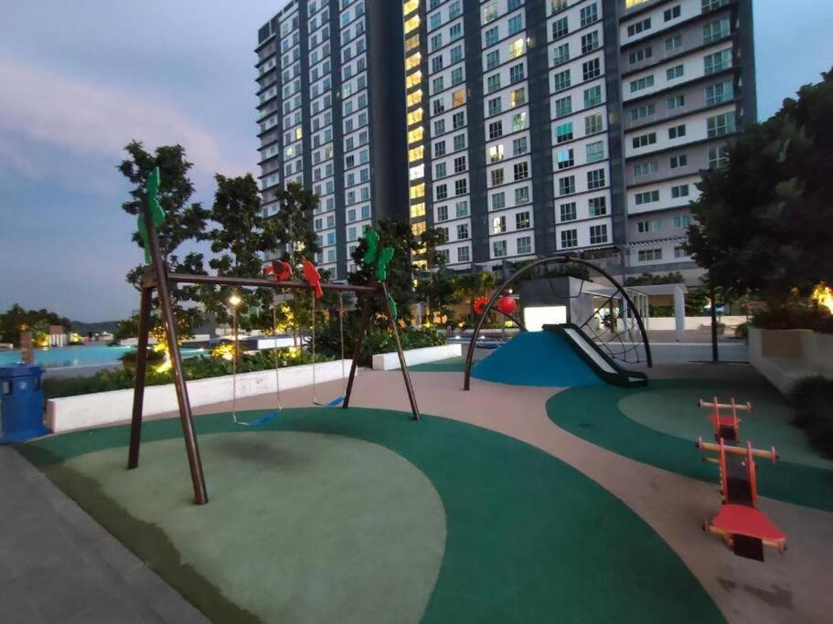 Cozy Galleria Equine Park ,klia, Mrt, Aeon, Food Street *