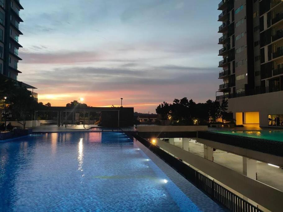 Cozy Galleria Equine Park ,klia, Mrt, Aeon, Food Street *